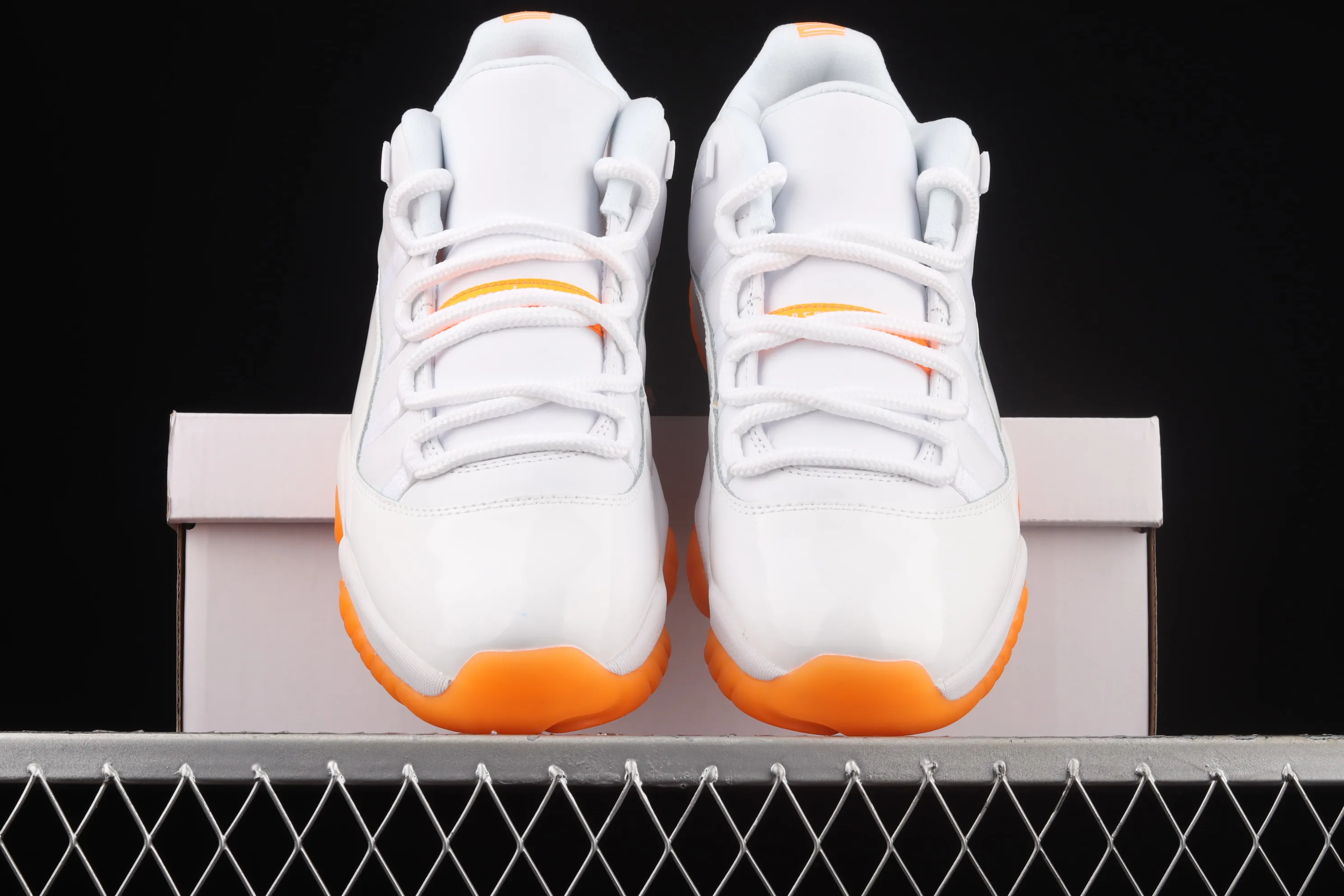 All categories Air Jordan Jordan series basketball shoes Air Jordan 11 Z version Air Jordan 11 Bright Citus AJ11 Joe 11 white orange low-top basketball shoes first layer genuine carbon AH7860-139
